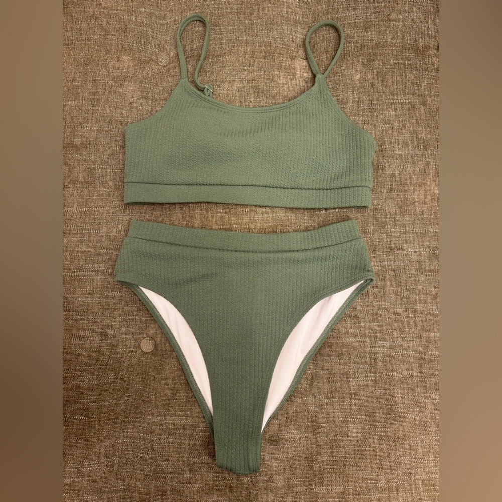 Lilosy Green Ribbed Bikini Set. Size Medium.
